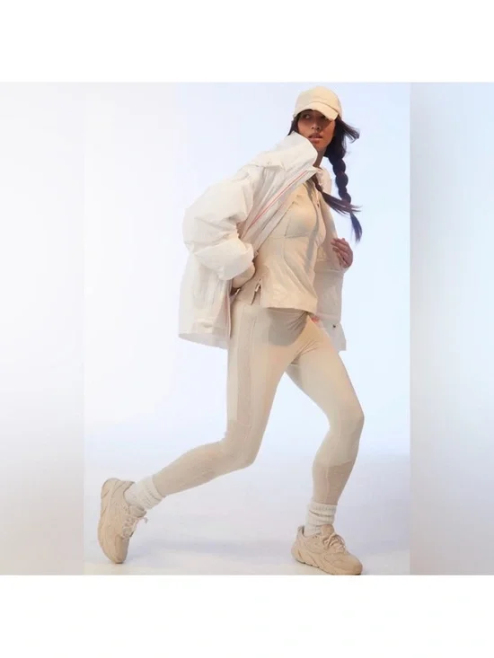 *NWT* FREE PEOPLE
UNDERCOVER BASE LAYER
SET (TOP W/ LEGGINGS) - Picture 3 of 14